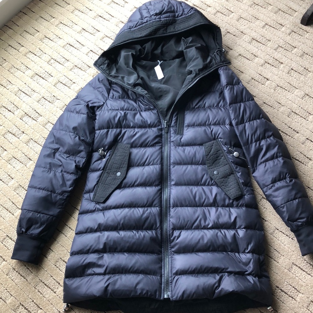 Reversible black down-filled coat 🧥